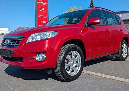 Toyota RAV 4 aus 1.Hand / 4 x 4 / AHK / Tüv Neu