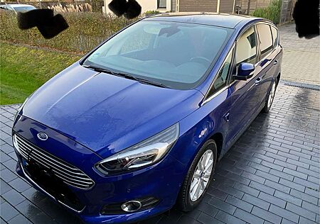 Ford S-Max Titanium