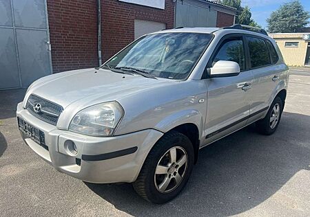 Hyundai Tucson 2.0 GLS (2WD) mit Gasanlage | Motor raucht weiss
