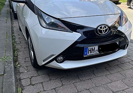 Toyota Aygo x-shift x-play touch