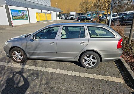 Skoda Octavia II Combi Diesel Combi 2.0 TDI DPF Elegance
