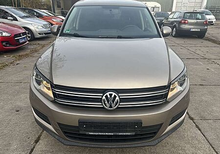 VW Tiguan Volkswagen 2.0 TDI DPF BlueMotion Technology CityScape