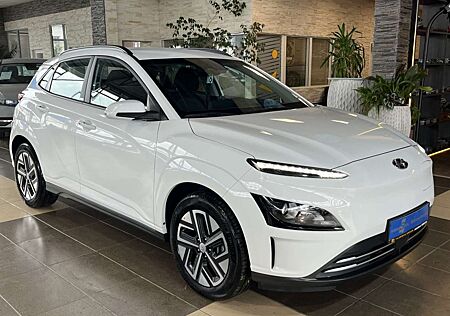 Hyundai Kona Select 2WD*ACC*R-Cam*LED*SHZ*CarPlay*PDC*