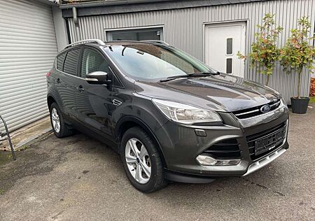 Ford Kuga 4x4 PDC Klimaautomatik Alu 17" DAB Tempomat