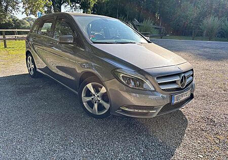 Mercedes-Benz B 200 (BlueEFFICIENCY) 7G-DCT