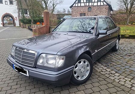 Mercedes-Benz 220