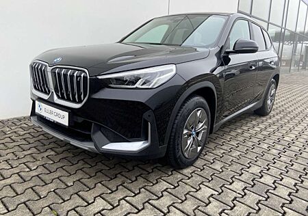 BMW iX1 xDrive 30A AD AHK-klappbar AHK Navi Digitales Cock