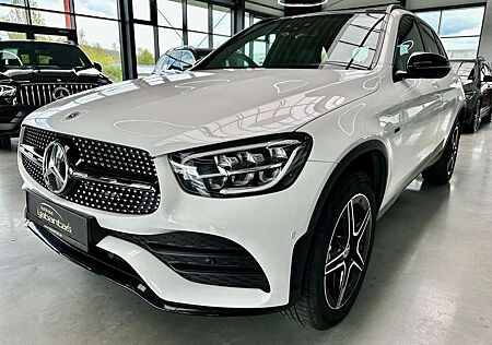Mercedes-Benz GLC 300 de 4M AMG Night Pano Kamera KEYLESS-GO AHK LED MBU
