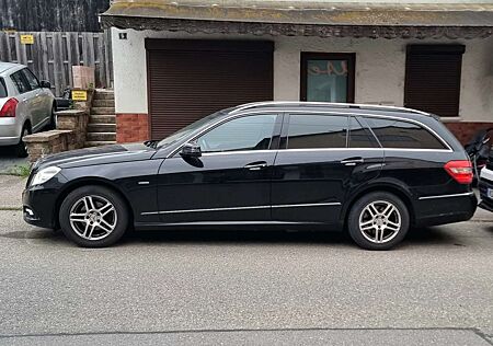 Mercedes-Benz E 220 CDI DPF BlueEFFICIENCY Avantgarde