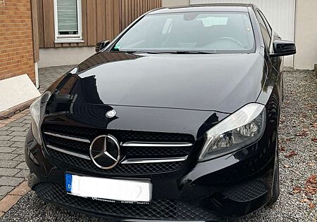 Mercedes-Benz A 180 (BlueEFFICIENCY) Style mit Sportsitzen