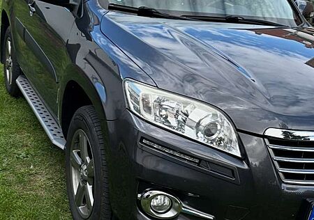 Toyota RAV 4 2.2 D-4D 4x2 Travel