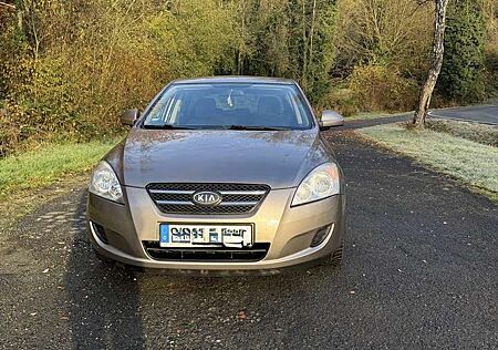 Kia Cee'd Ceed / 1.6 CVVT EX