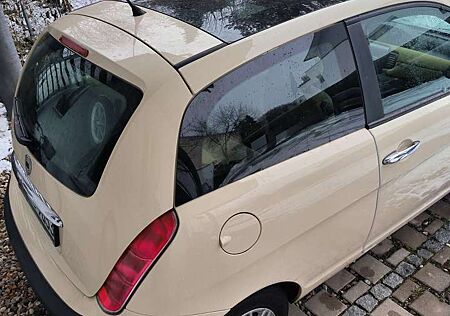 Lancia Y