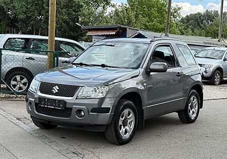 Suzuki Grand Vitara 1.9 DDIS Black and White (3-trg.)