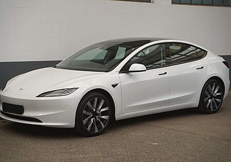 Tesla Model 3 Standard Range+ *Highland*19-Zoll*