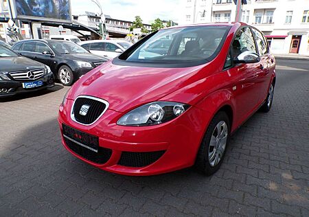 SEAT Altea 1.6 mit AHK.