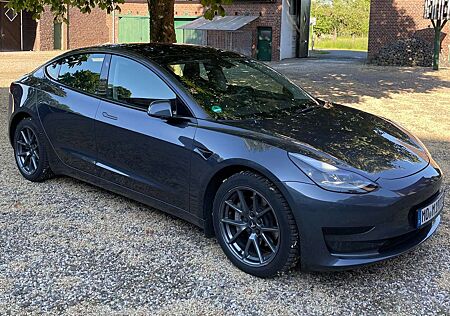 Tesla Model 3 Standard Reichweite Plus Hinterradantrieb