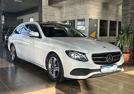 Mercedes-Benz E 220 Avantgarde Pano AHK R.Cam LED Navi Distr.+