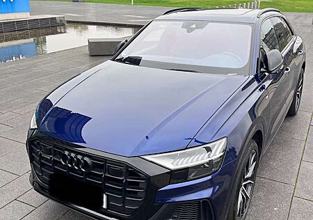 Audi Q8 50 TDI quattro 3xS-line / Panorama / Massage sitze