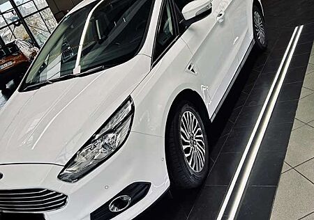 Ford S-Max Titanium super Ausstattung