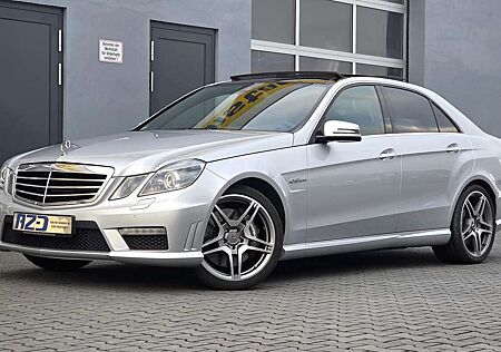 Mercedes-Benz E 63 AMG 6.3 V-MAX DESIGNO PANO PERF.SITZE KEYLESS