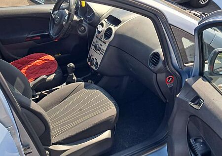 Opel Corsa 1.2 16V Cosmo