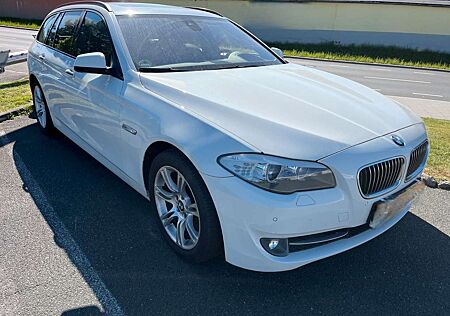 BMW 520 d Touring/Navi/BiXenon/Leder/Spur/SHZ/Panora