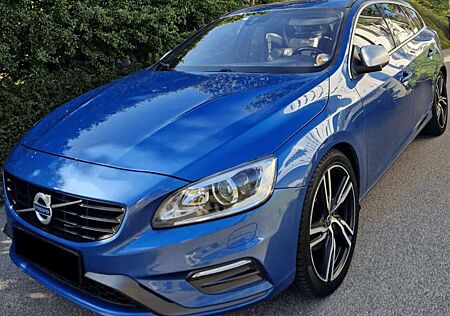 Volvo V60 T2 Geartronic R-Design