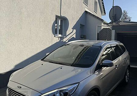 Ford Focus 1.0 EcoBoost Start-Stopp-System Aut. Titanium