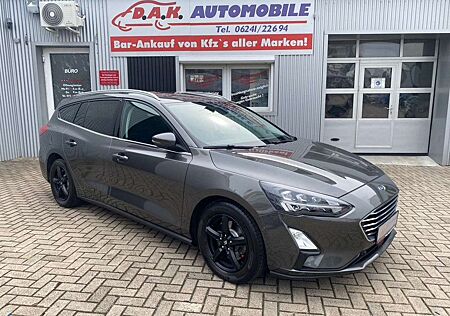 Ford Focus Turnier Titanium 2.HAND+PDC+SHZ+R.Kam