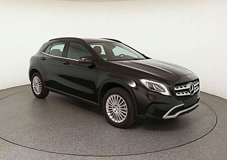 Mercedes-Benz GLA 200 AUTOM. 1.HAND KEYLESS-GO NAVI EINPARKHIL