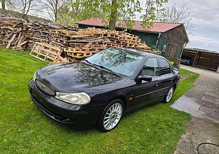 Ford Mondeo V6 ST 200