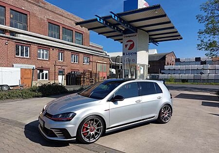 VW Golf GTI Volkswagen VII+Clubsport+ACC+NaviPro+DAB+DCC+Keyless+Pano+DSG