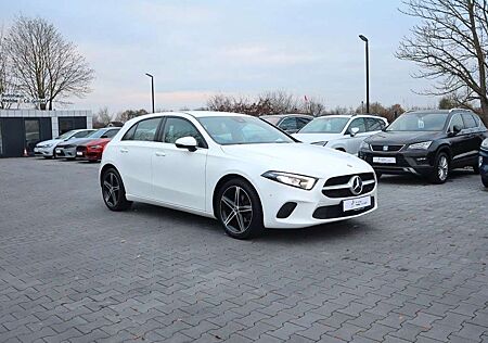 Mercedes-Benz A 180 A180 Aut LED Leder WiedeScreen Navi R.Cam SitzHz