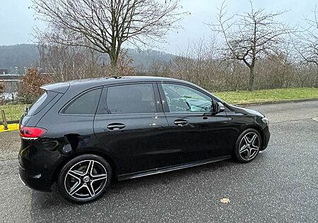 Mercedes-Benz B 200 7G-DCT AMG Line
