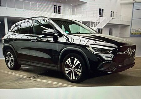 Mercedes-Benz GLA 220 d 4Matic,Panorama,MWST.