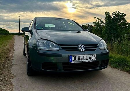 VW Golf Volkswagen V 5-Türer 1.6 FSI Comfortline
