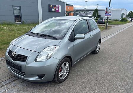 Toyota Yaris Sol TÜV NEU*SERVICE NEU*BREMSE NEU!