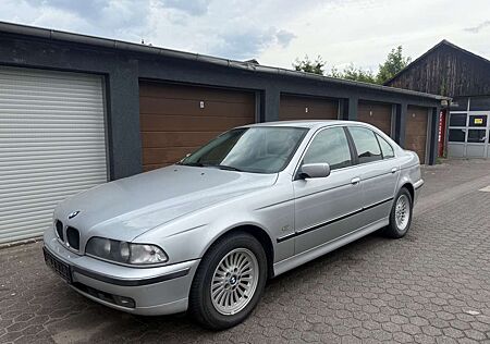 BMW 520 i *WENIG KM+KLIMAAUTOMATIK*