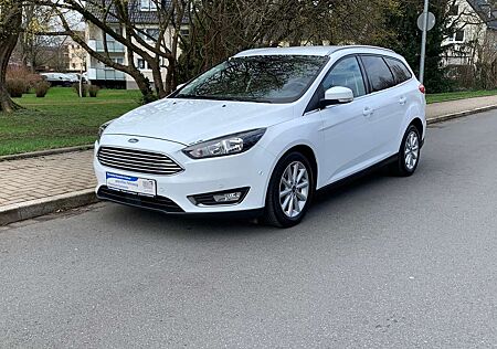 Ford Focus Titanium. Automatik. 2 Hand Scheckheftgepflegt