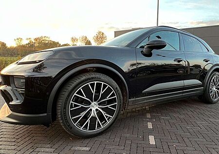 Porsche Macan Electric 4*Distronic ACC*21"Alu*18W Sports