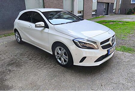 Mercedes-Benz A 180 BlueEFFICIENCY Edition Style