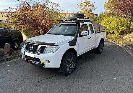 Nissan Navara Pickup King Cab SE 4X4 / SONDERUMBAU