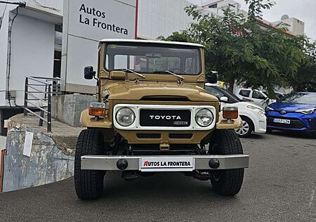 Toyota Land Cruiser BJ 45 Pickup