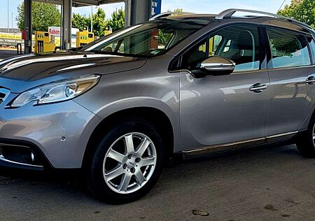 Peugeot 2008 Allure/Tü.Neu/Navi/SHZ/Garantie