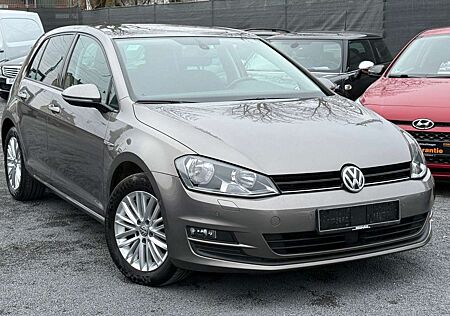 VW Golf Volkswagen VII Lim.CUP /AUTOMATIK / 2 HAND / SHZ /