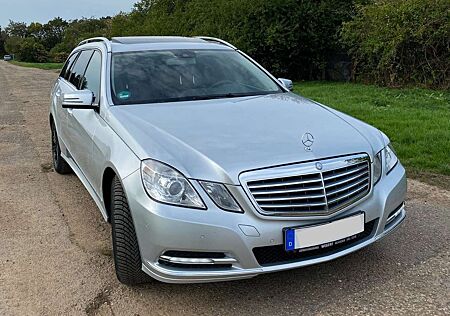 Mercedes-Benz E 220 Elegance*NAVI*SPUR*AHK*PANO*PDC*AHK