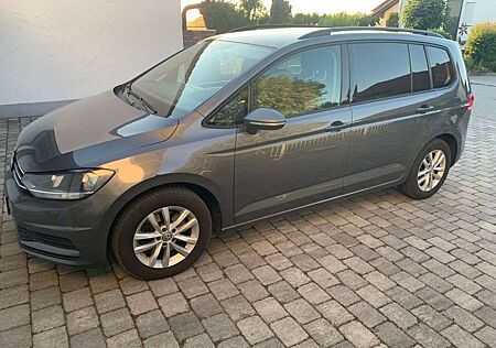 VW Touran Volkswagen Diesel 1.6 TDI SCR BlueMotion Technology Co