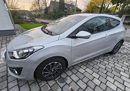 Hyundai i30 blue 1.4 Coupe Classic