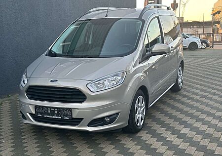 Ford Tourneo Courier Titanium